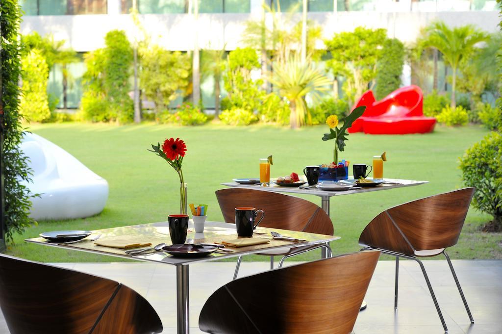 B - Lay Tong Resort Phuket Restoran fotoğraf
